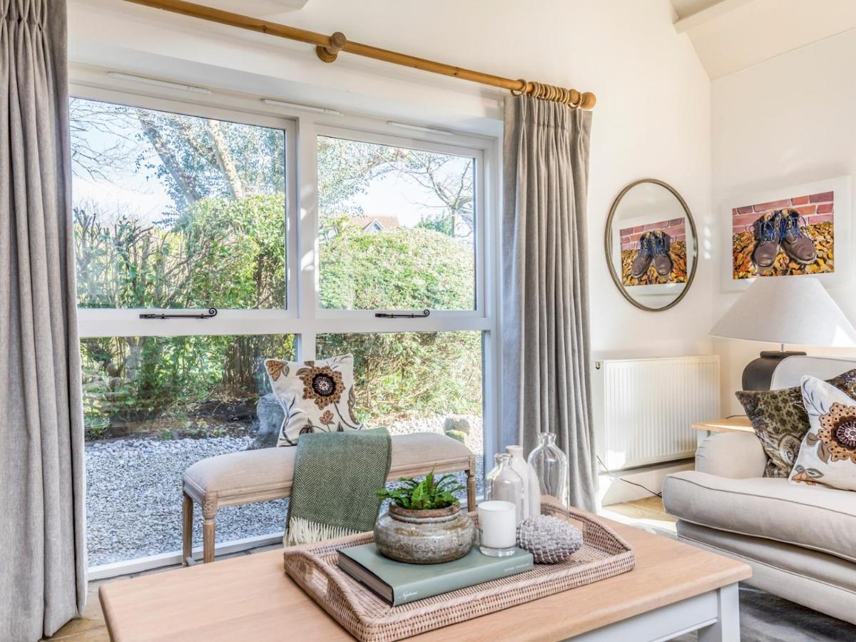 Pass The Keys Peaceful And Beautiful 1 Bedroom Barn Conversion チチェスター エクステリア 写真